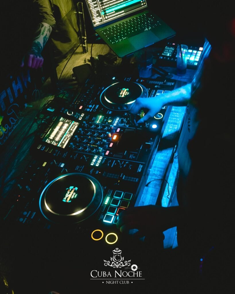 DJ